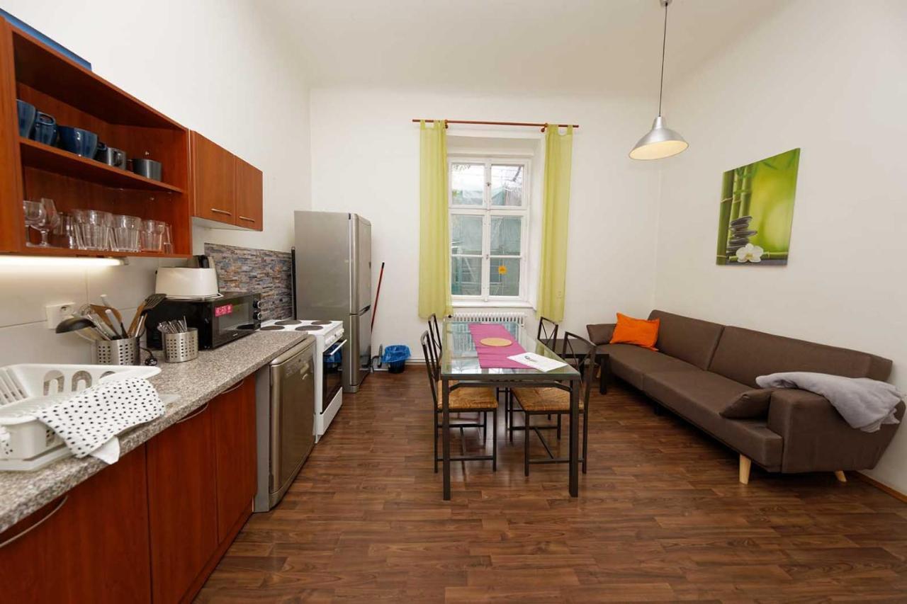 Peter'S Tower Apartments ปราก ภายนอก รูปภาพ