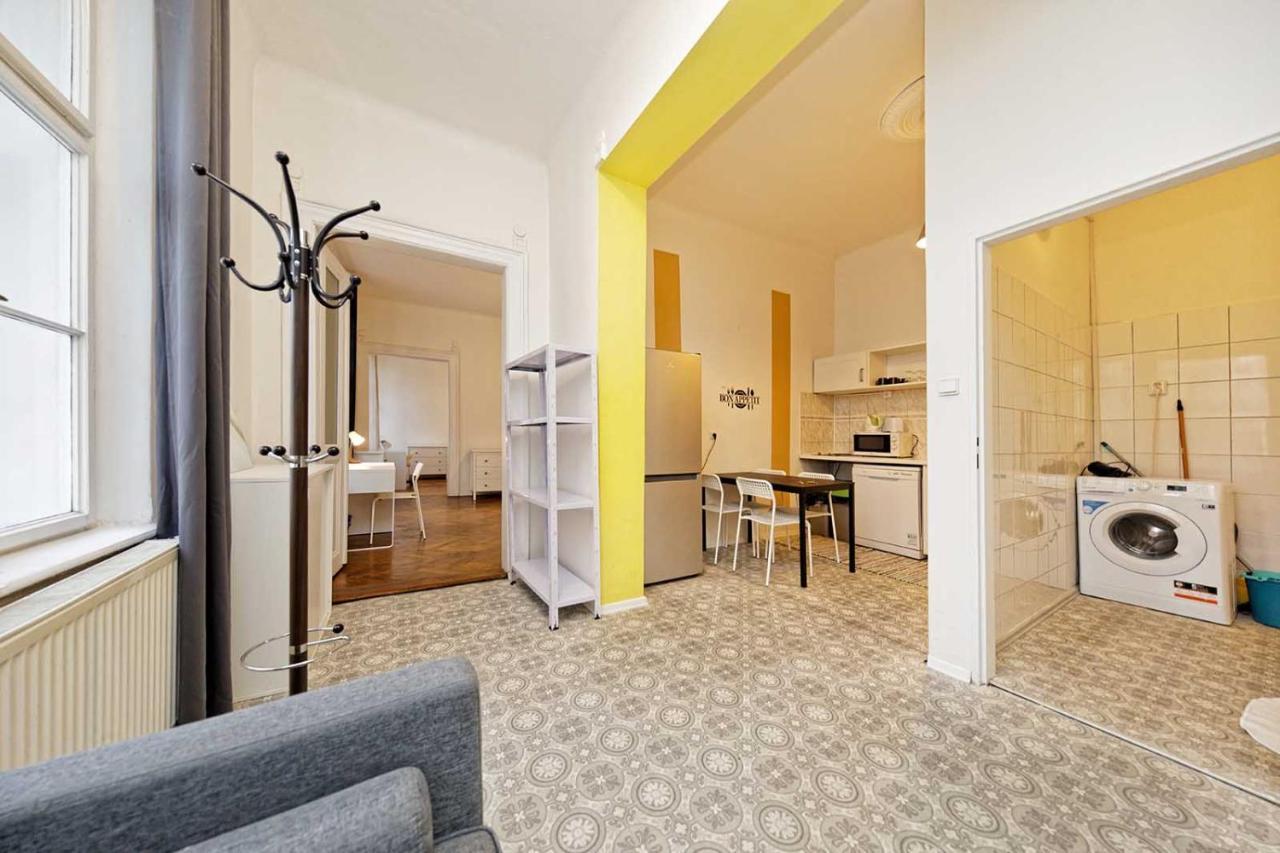 Peter'S Tower Apartments ปราก ภายนอก รูปภาพ